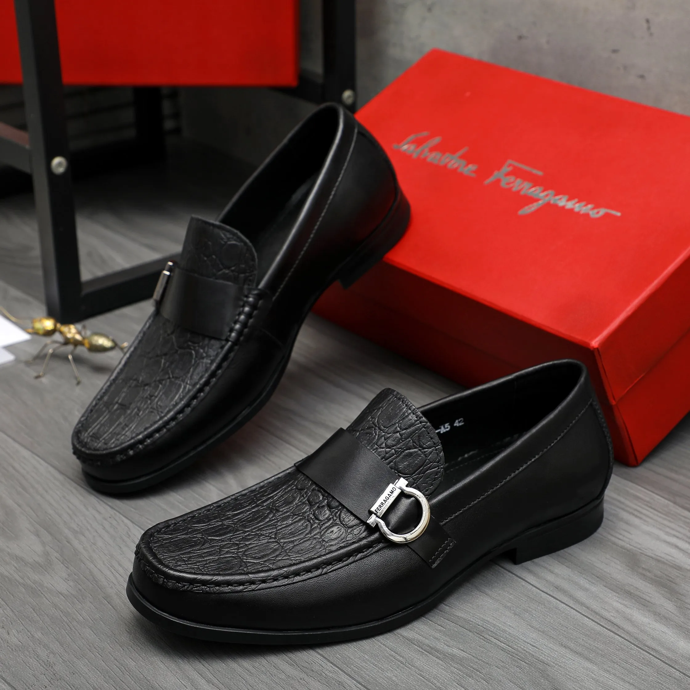 Men's shoes 💰p460 Product trademark: Ferragamo " Ferragamo ] Business slip-on leather shoes Regular size: 38-45 Product material: Selected stone grain cowhide upper, cowhide lining, original rubber outsole